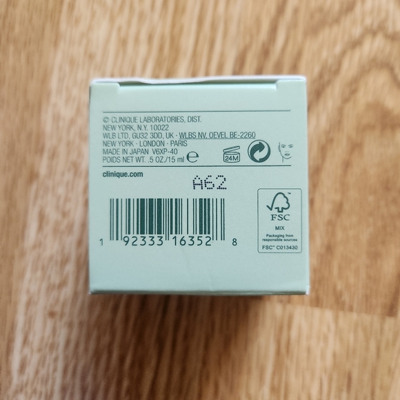 NWT Clinique Take the Day Off Charcoal Cleansing Balm Sample Size - Picture 3 of 5